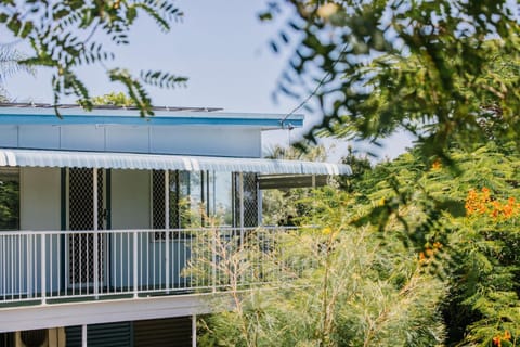 Property building, Day, Garden, Balcony/Terrace