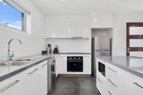 The Villa at 165 Contemporary apartment House in Bellerive