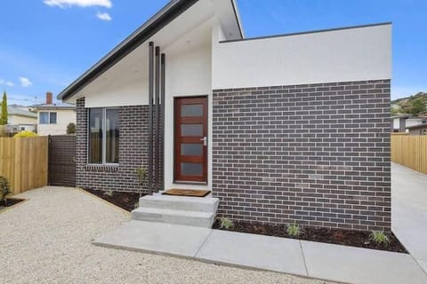 The Villa at 165 Contemporary apartment House in Bellerive