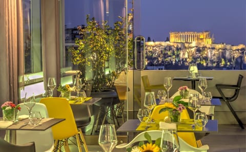 Nearby landmark, Restaurant/places to eat, Restaurant/places to eat, Food close-up, Lounge or bar, Food and drinks, Decorative detail, Food, Landmark view, Meals, Dinner, Drinks, Alcoholic drinks, Non alcoholic drinks, Sunset
