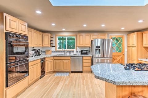 Cozy Washington Escape Near Hiking and Golfing! House in University Place