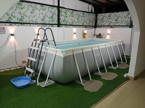 Swimming pool, Swimming pool