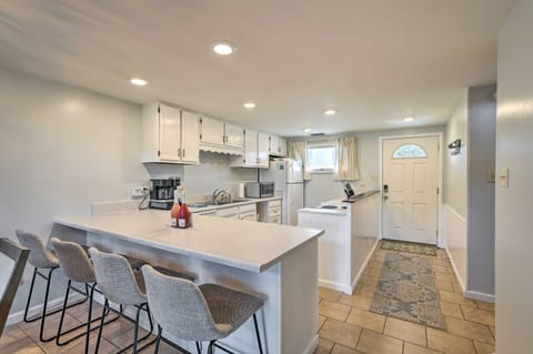 Quiet Coastal Retreat on PCBs West End Apartment in Sunnyside