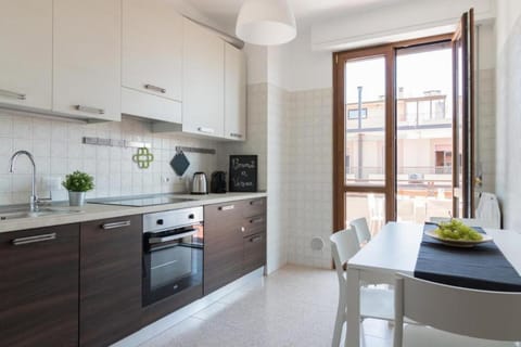 Kitchen or kitchenette, Dining area, dishwasher, stove