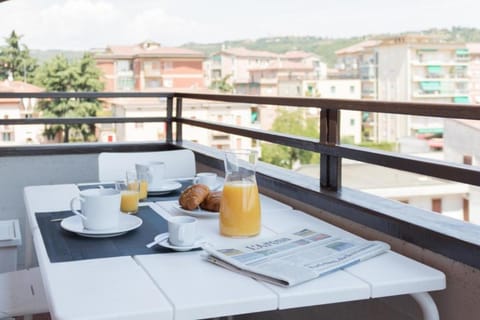 View (from property/room), Balcony/Terrace, City view