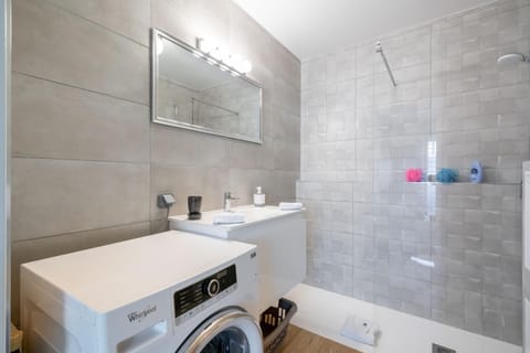 Shower, Toilet, washing machine