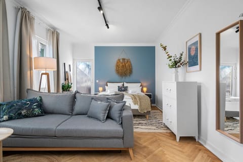 Bed, Decorative detail, Seating area, storage