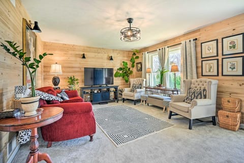 Berkeley Springs Vacation Home with Fire Pit! House in Berkeley Springs