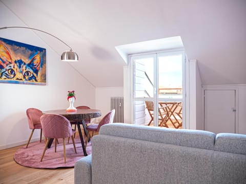 Balcony/Terrace, Balcony/Terrace, Living room, Seating area, Dining area