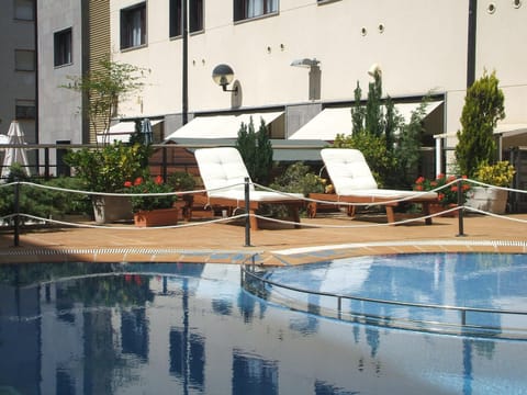 Swimming pool, Swimming pool