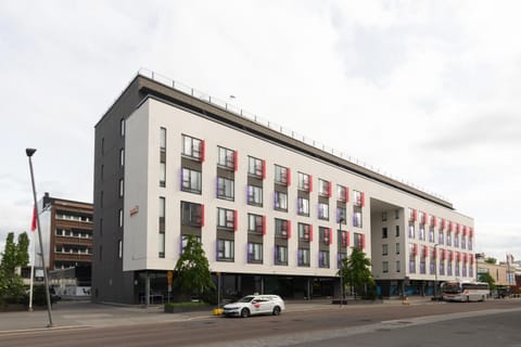 Property building, Facade/entrance, Balcony/Terrace, Street view