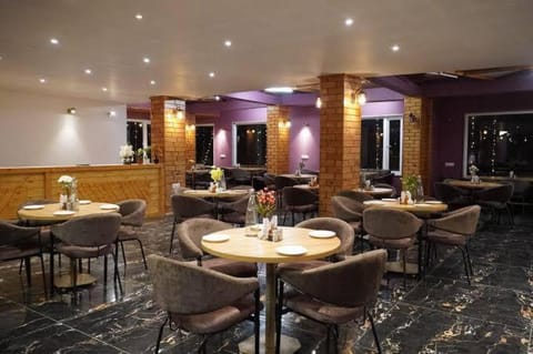 Restaurant/places to eat, Dining area, Breakfast