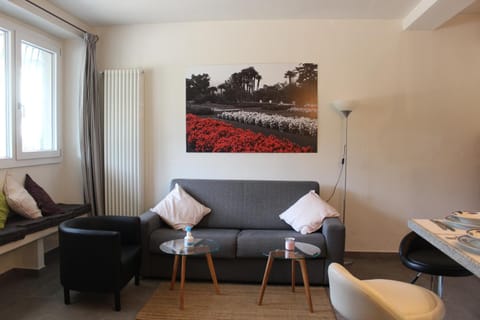Communal lounge/ TV room, Living room, Seating area