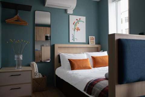 Photo of the whole room, Bedroom