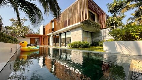 Swimming pool, Swimming pool