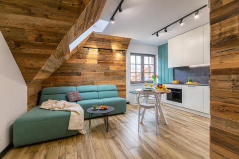 Kitchen or kitchenette, Living room, Seating area, Dining area, minibar, stove