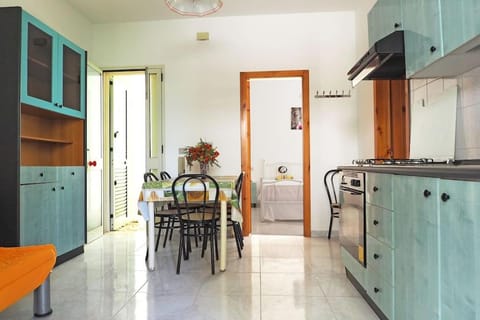 Kitchen or kitchenette, Dining area, pet friendly, stove