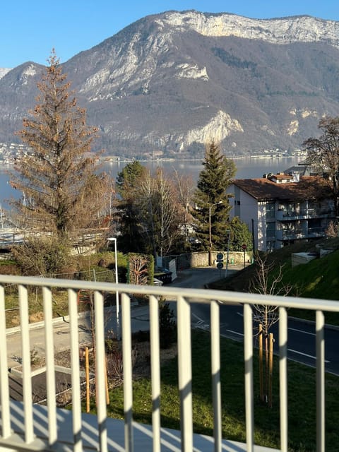 Natural landscape, Balcony/Terrace, Lake view, Mountain view