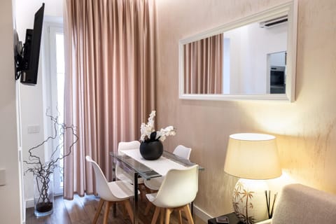 TV and multimedia, Living room, Seating area, air conditioner