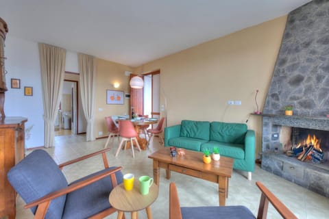 Living room, Dining area, fireplace