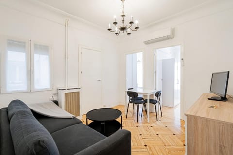 TV and multimedia, Living room, Dining area, air conditioner