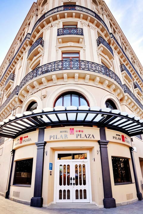 Property building, Facade/entrance, Day