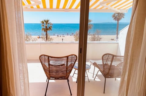 View (from property/room), Balcony/Terrace, Beach