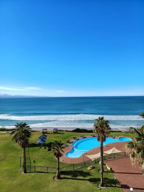 Pool view, Sea view