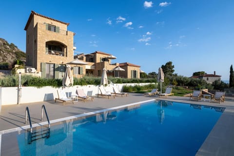 Property building, Patio, Day, Pool view, Swimming pool, sunbed