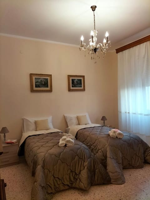 Bed, Photo of the whole room, wardrobe, air conditioner