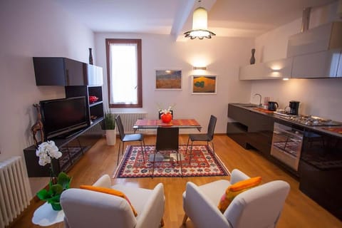 Kitchen or kitchenette, Living room