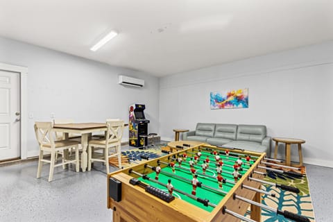 Charming Retreat, a Short Walk to Laguna Beach, with Room for 10! House in Laguna Beach