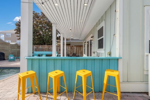 Three Master Bedrooms! Easy Beach Access! Gulf Views House in Sunnyside