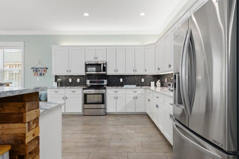 Three Master Bedrooms! Easy Beach Access! Gulf Views House in Sunnyside