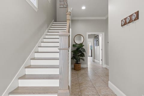 Walk To The Beach! 3 Story Home! 2 Balconies With Gulf Views! House in Sunnyside