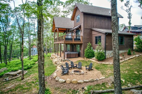 Grayling Lodge at Eagles Nest House in Beech Mountain
