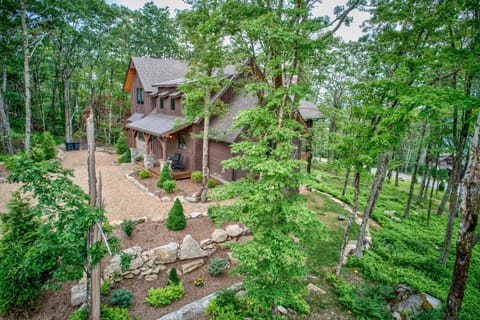 Grayling Lodge at Eagles Nest House in Beech Mountain