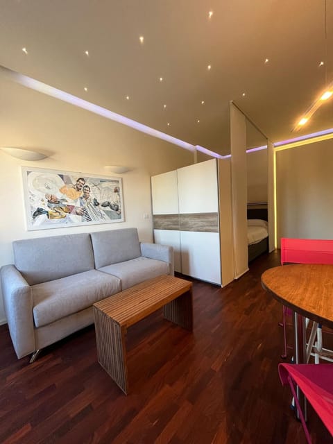 Adelaide Suite Apartment in Stresa