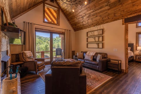 2 Bears Retreat at Eagles Nest House in Beech Mountain