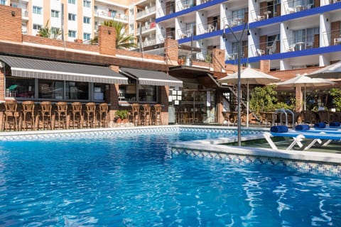 Restaurant/places to eat, Lounge or bar, Pool view, Swimming pool