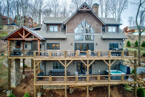 Triple Bear Lodge at Eagles Nest House in Watauga
