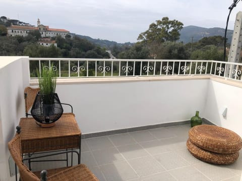 Natural landscape, Balcony/Terrace, Dining area