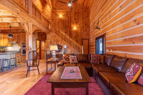 Grand Vista Lodge House in West Jefferson