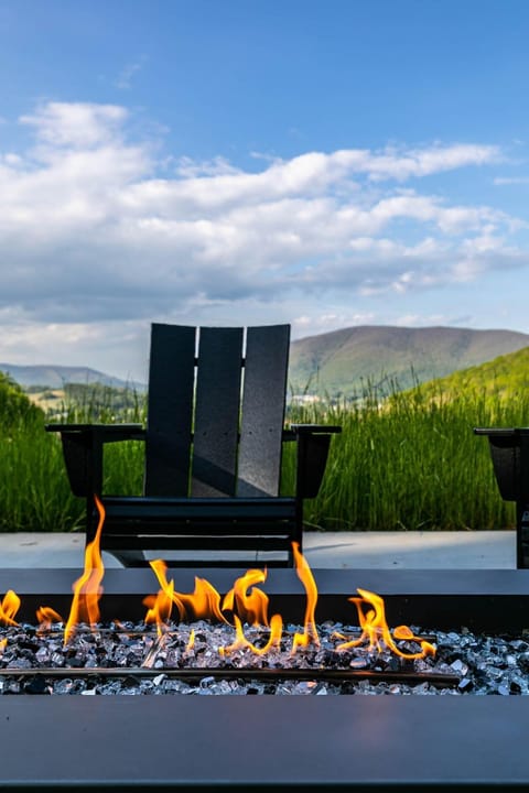 Grand Vista Lodge House in West Jefferson