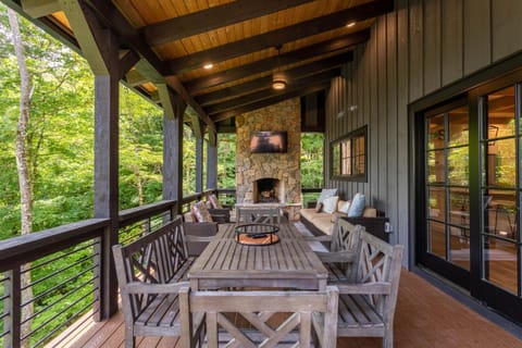 Knotty by Nature at Eagles Nest House in Beech Mountain