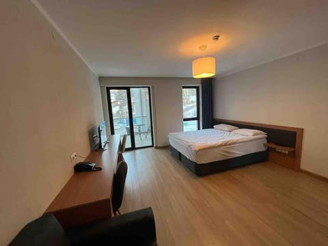 Bed, TV and multimedia, Bedroom, hair dresser