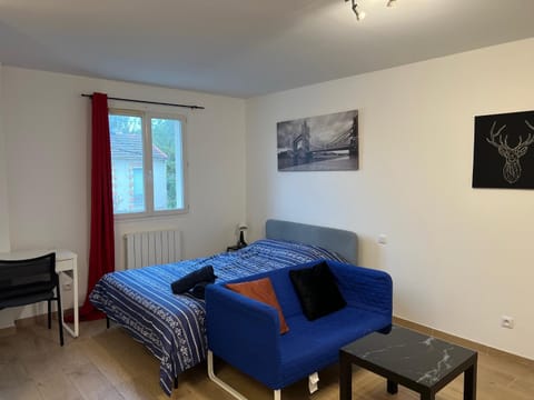 Bed, Living room