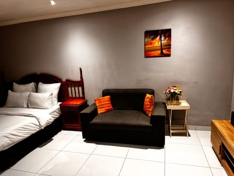 Mila Lodge 1 Bed and Breakfast in Cape Town
