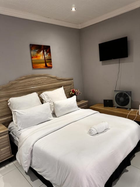 Mila Lodge 1 Bed and Breakfast in Cape Town