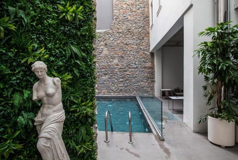 Swimming pool, Swimming pool